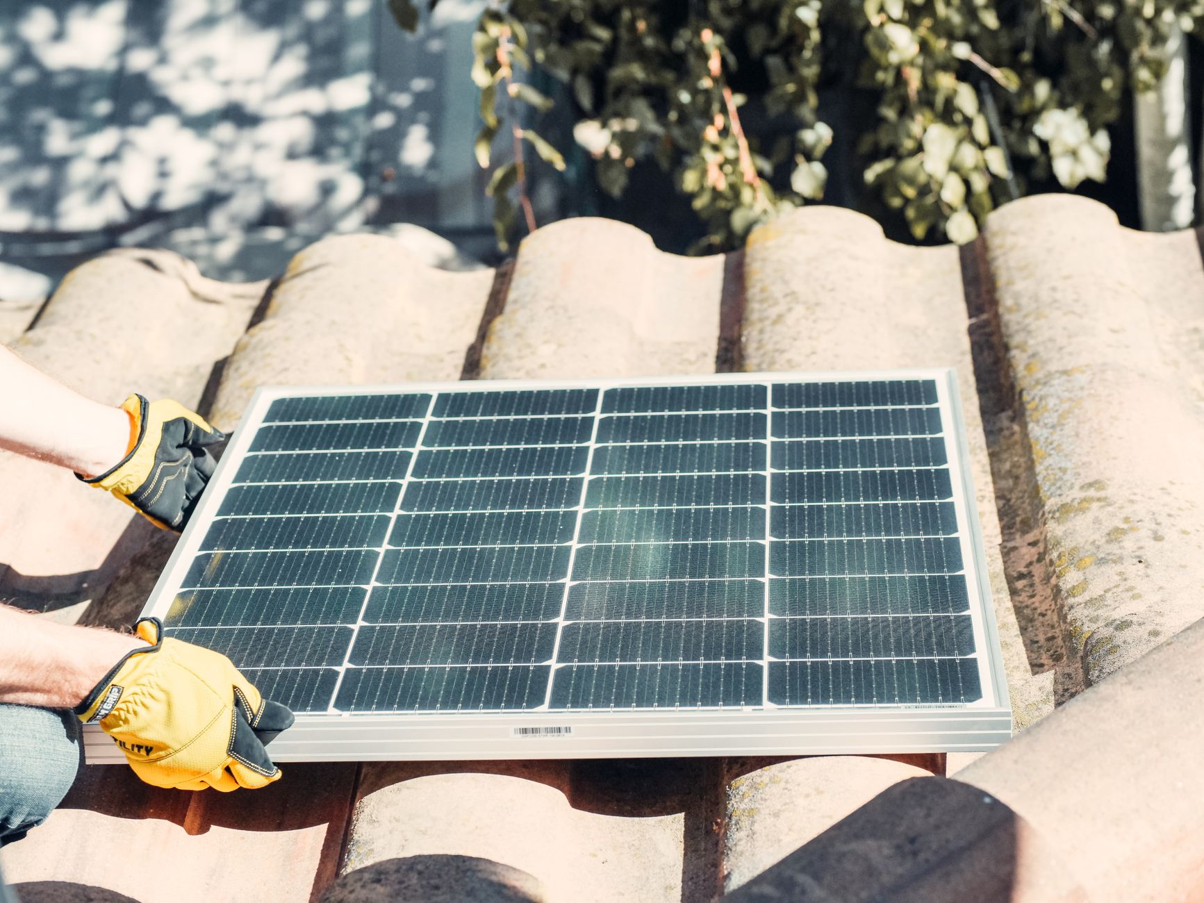 Installateur panneaux solaires équipe à Cergy